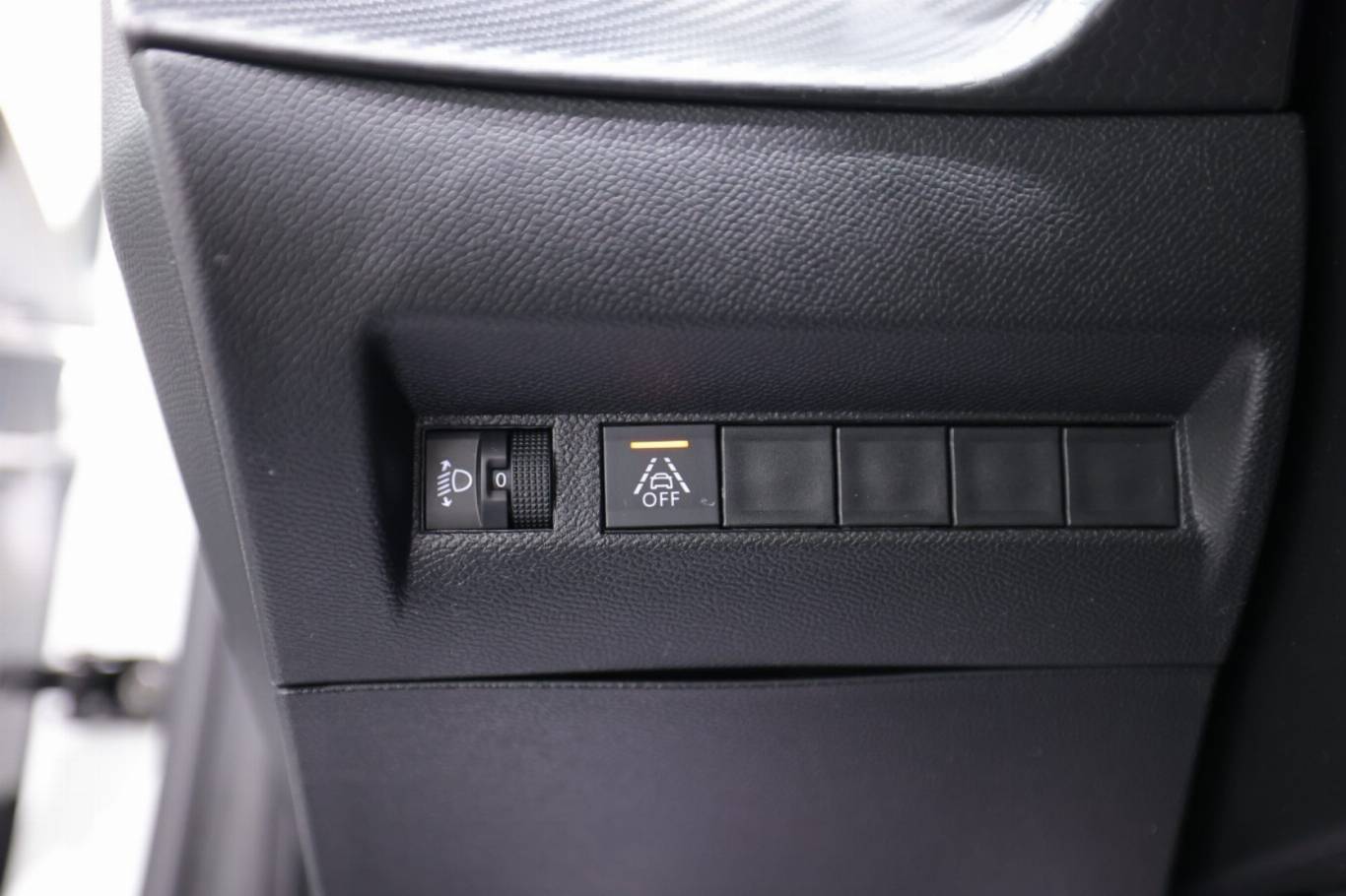 PEUGEOT 208 25