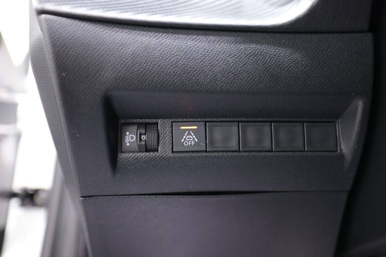 PEUGEOT 208 25