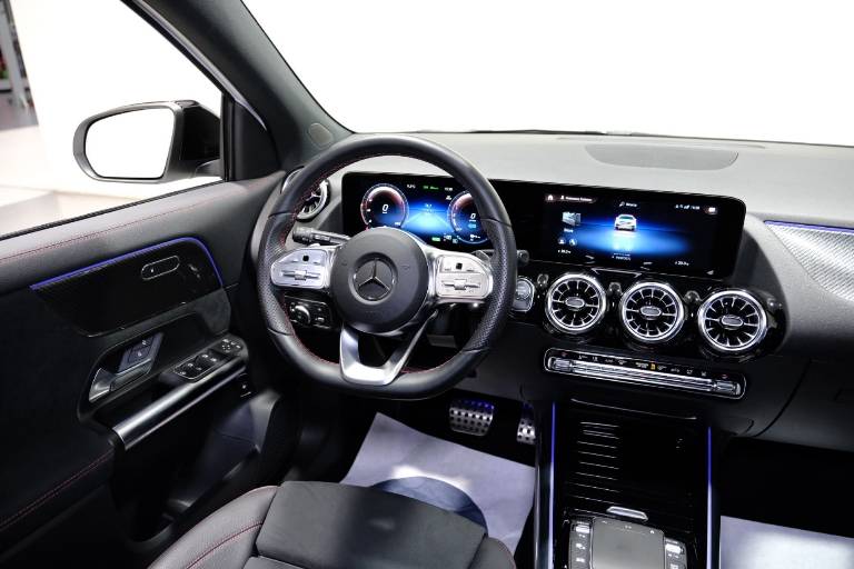 MERCEDES-BENZ GLA 250 46