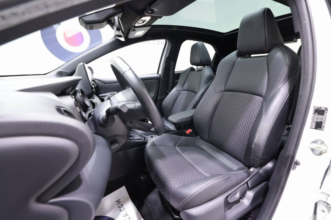 TOYOTA Yaris 6