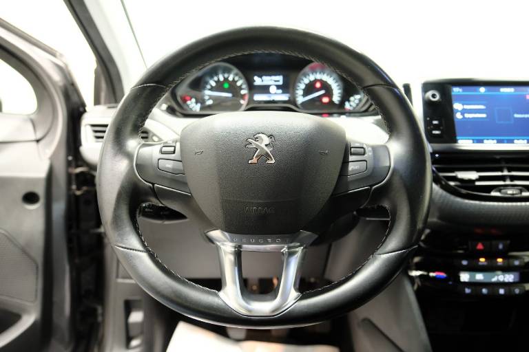 PEUGEOT 208 7
