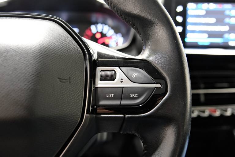 PEUGEOT 208 21