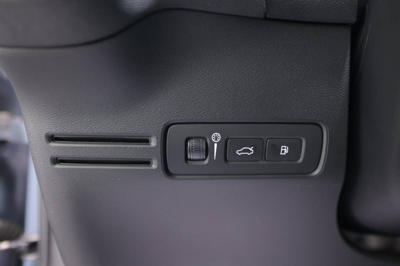 VOLVO XC40 24