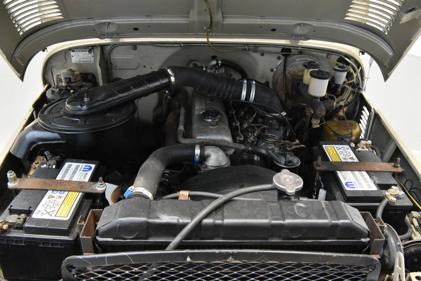 TOYOTA Land Cruiser 60