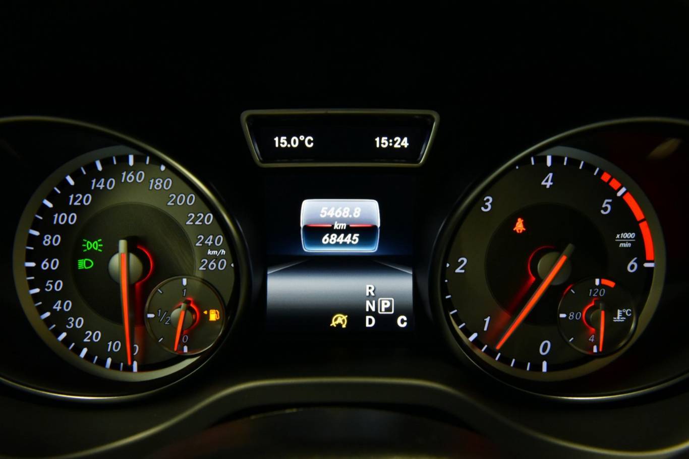 MERCEDES-BENZ GLA 200 42