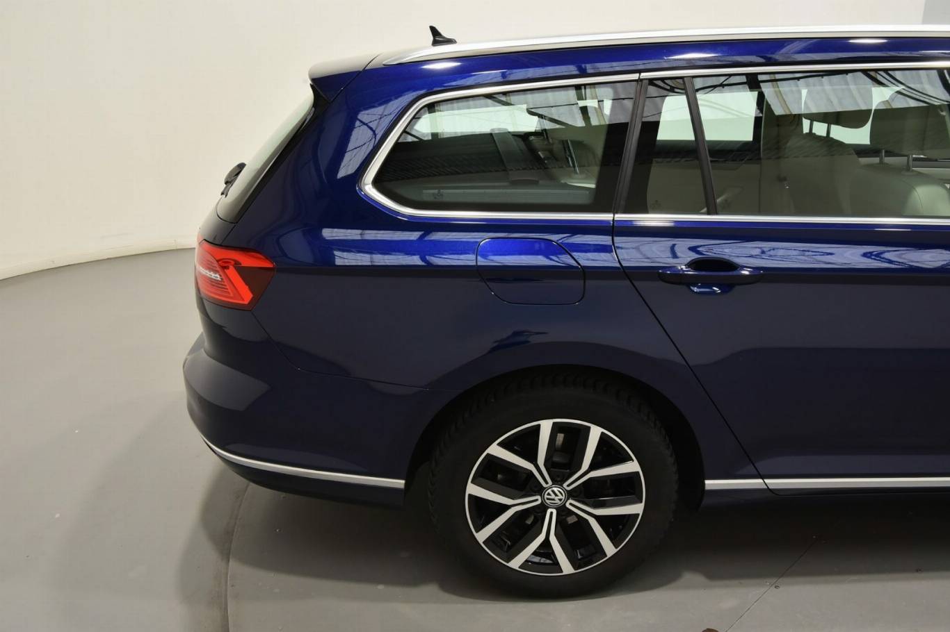 VOLKSWAGEN Passat Variant 45