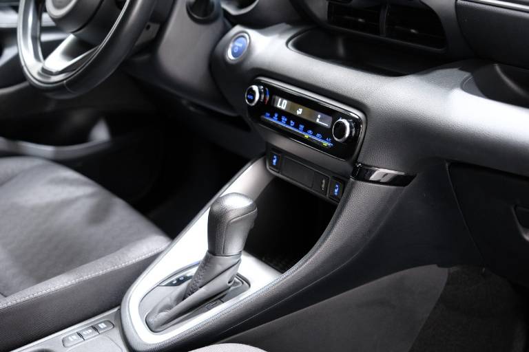 TOYOTA Yaris 56
