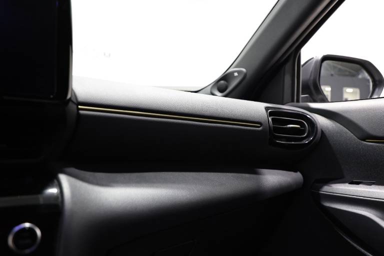 TOYOTA Yaris Cross 55