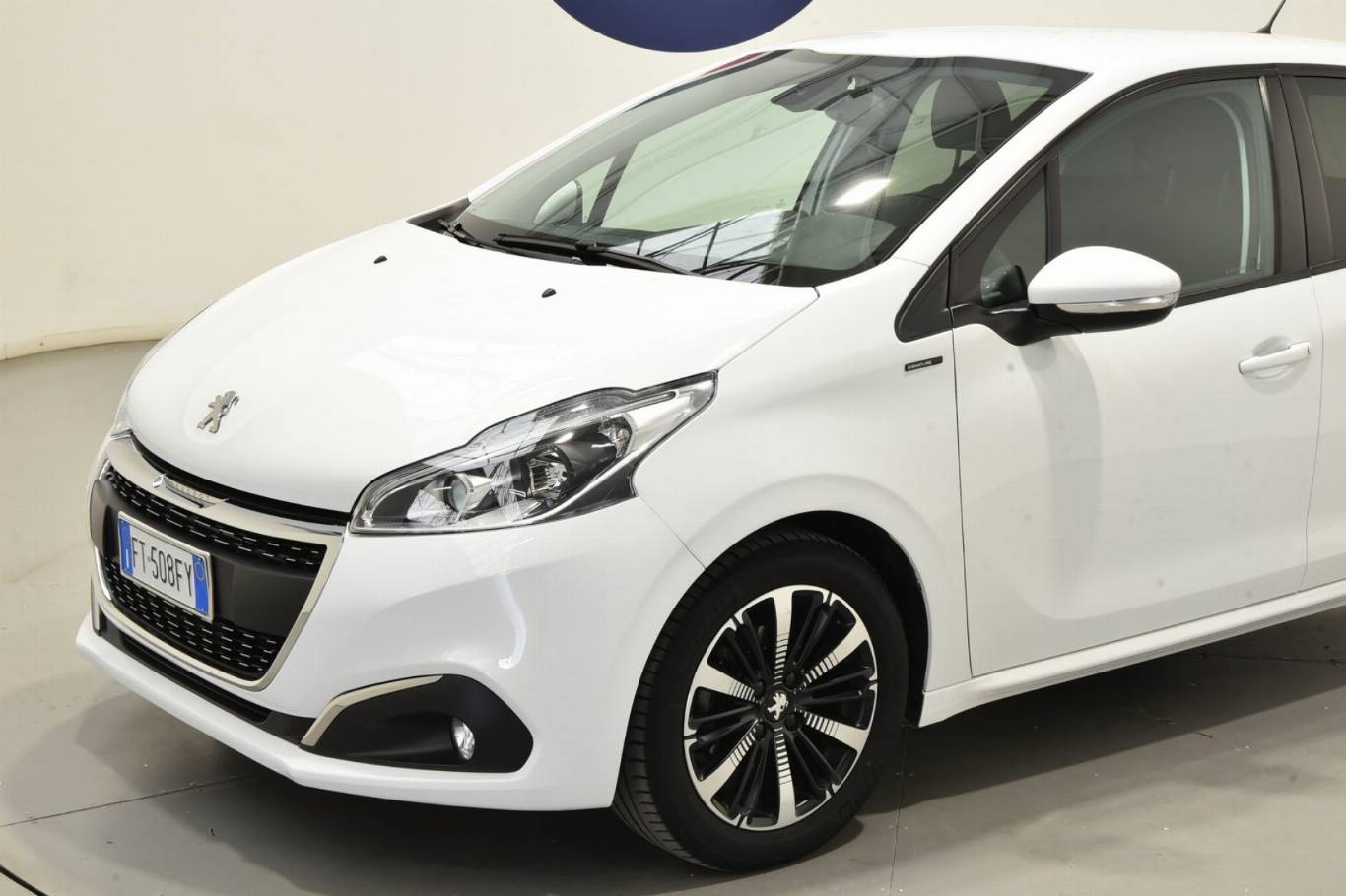 PEUGEOT 208 33