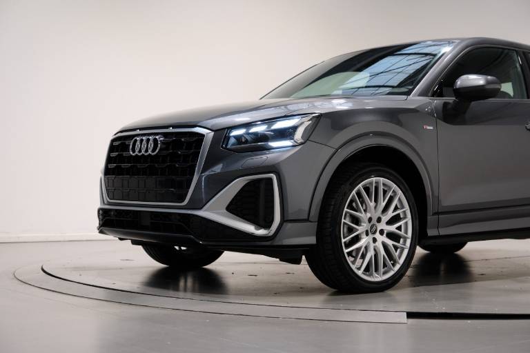 AUDI Q2 11