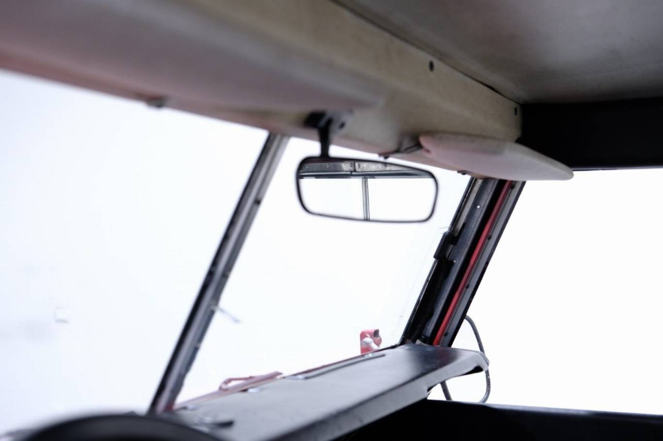 LAND ROVER Defender 50