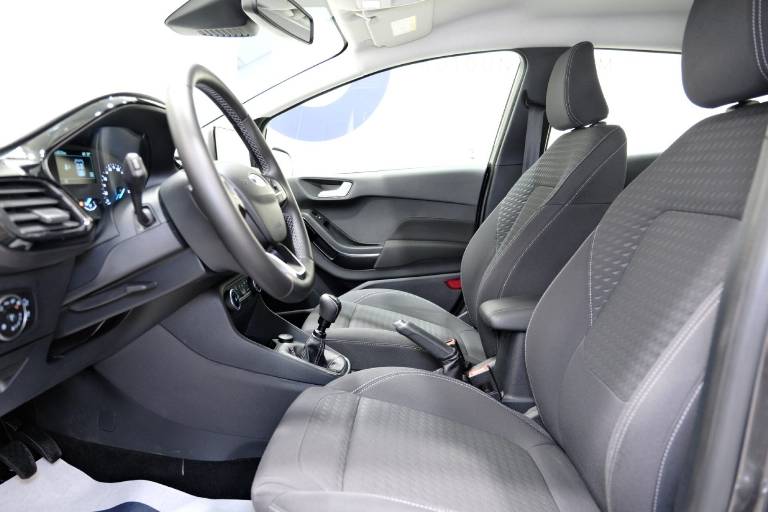 FORD Fiesta 19