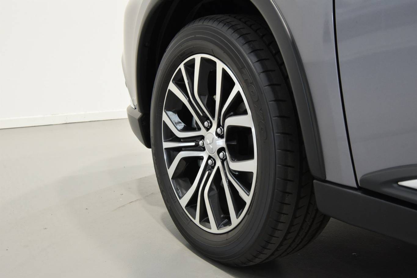 MITSUBISHI Outlander 9