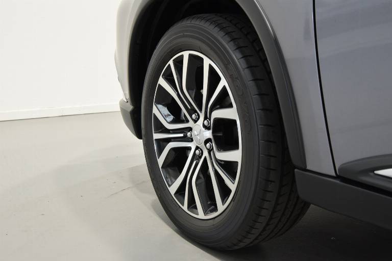 MITSUBISHI Outlander 9