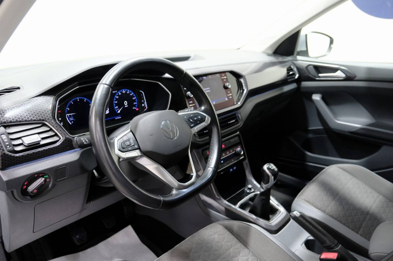VOLKSWAGEN T-Cross 5
