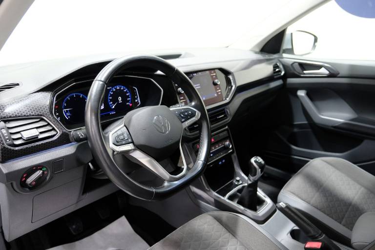 VOLKSWAGEN T-Cross 5