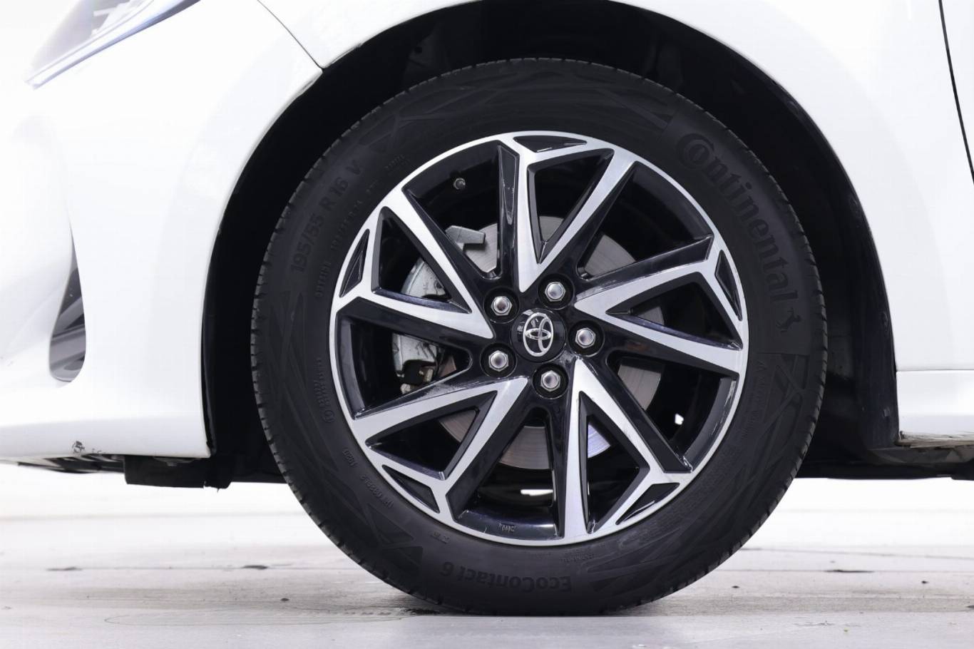 TOYOTA Yaris 14