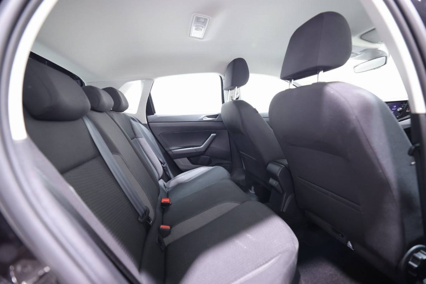 VOLKSWAGEN Polo 51