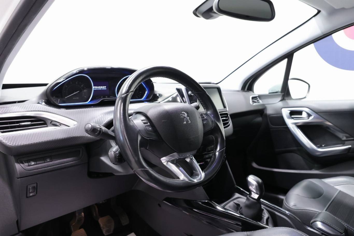 PEUGEOT 2008 5