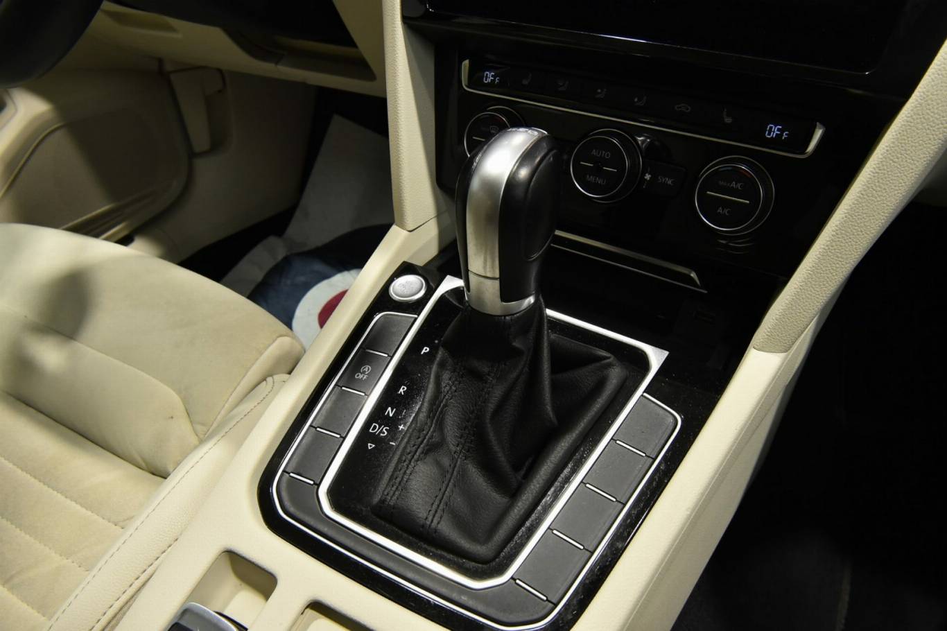 VOLKSWAGEN Passat Variant 34