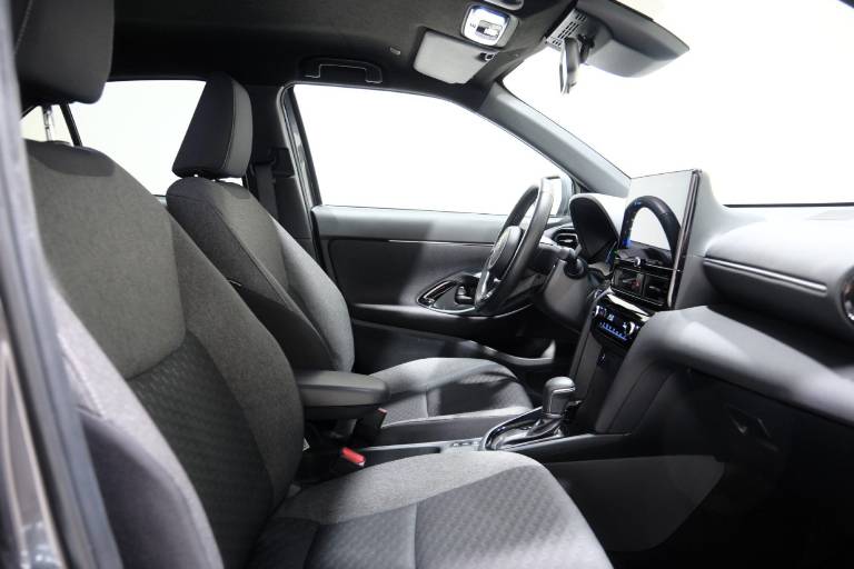 TOYOTA Yaris Cross 10