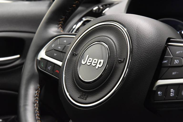JEEP Compass 32