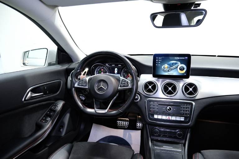 MERCEDES-BENZ CLA 220 42