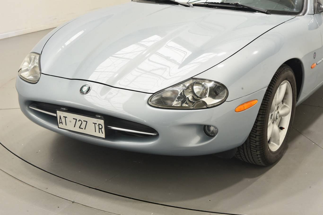 JAGUAR XK8 37