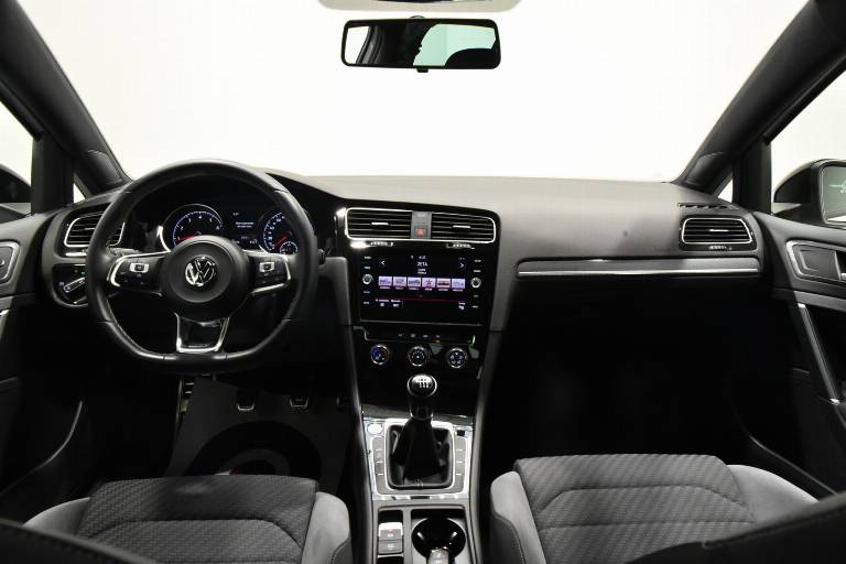 VOLKSWAGEN Golf 22