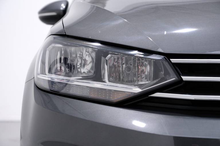 VOLKSWAGEN Touran 13