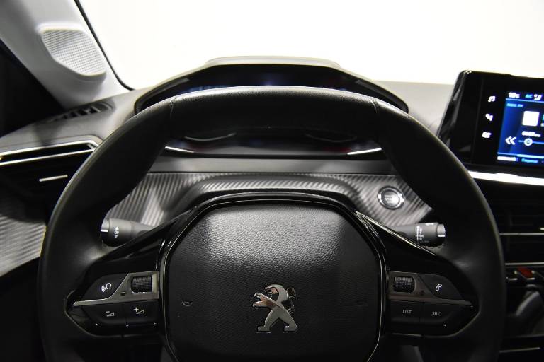 PEUGEOT 208 13