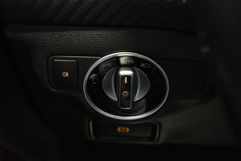 MERCEDES-BENZ A 45 AMG 38