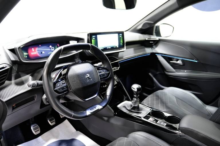 PEUGEOT 208 5