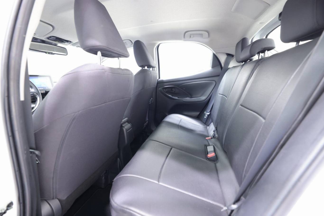 TOYOTA Yaris 32