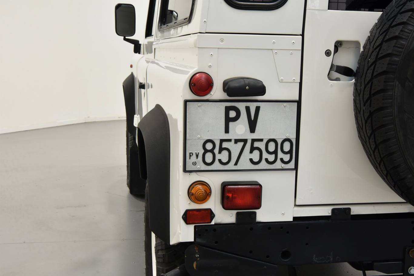 LAND ROVER Defender 36
