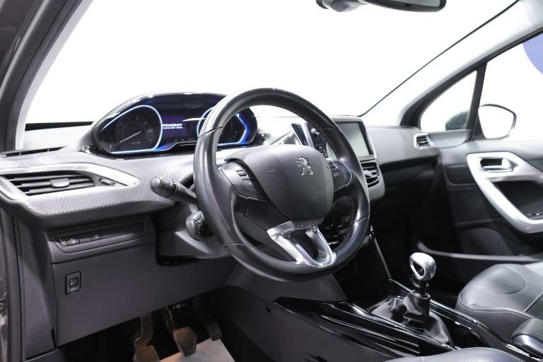 PEUGEOT 2008 5