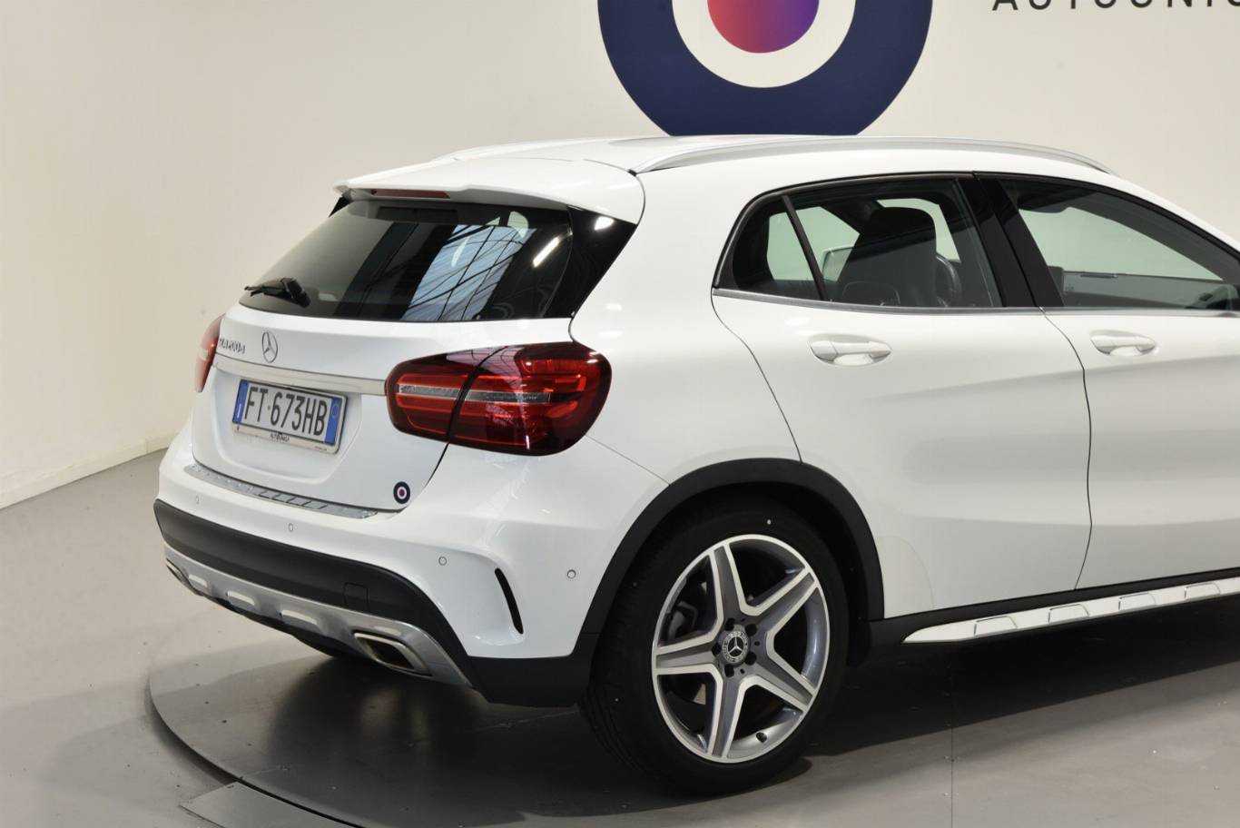 MERCEDES-BENZ GLA 200 18
