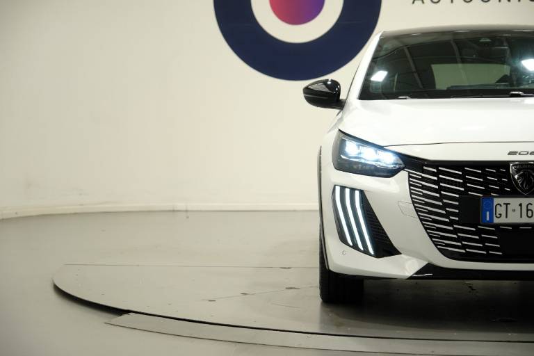 PEUGEOT 208 46