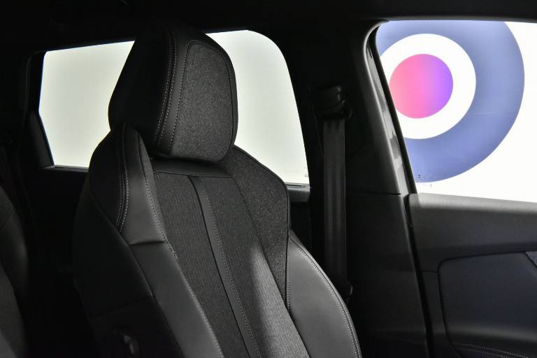 PEUGEOT 5008 46