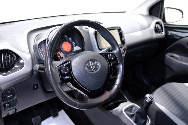TOYOTA Aygo 5