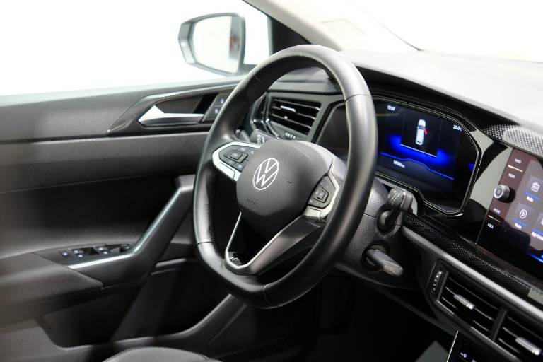 VOLKSWAGEN Polo 53
