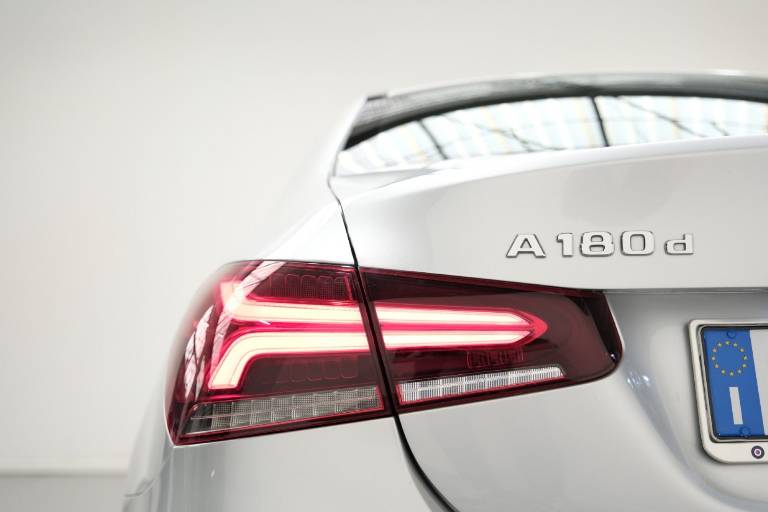 MERCEDES-BENZ A 180 50