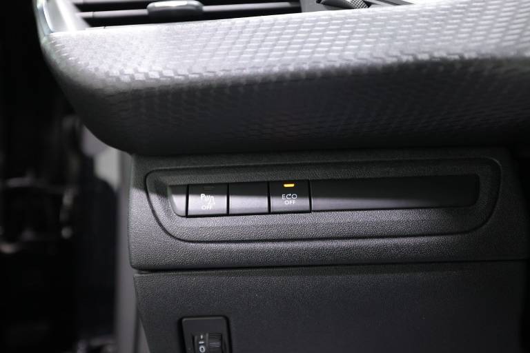 PEUGEOT 2008 26
