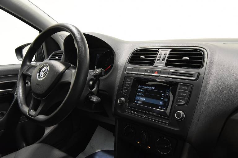 VOLKSWAGEN Polo 26