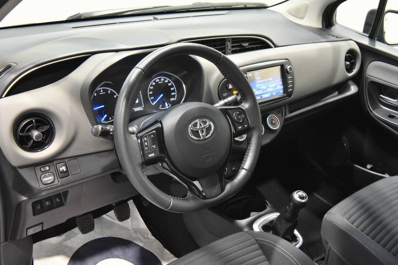 TOYOTA Yaris 3