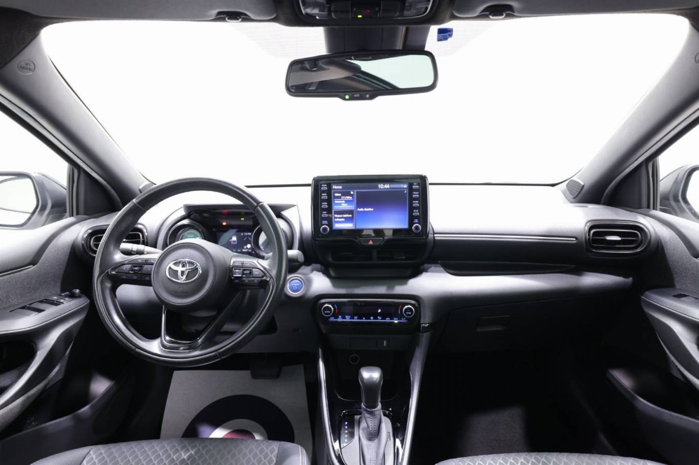 TOYOTA Yaris 10