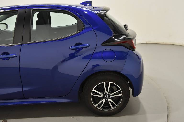 TOYOTA Yaris 42