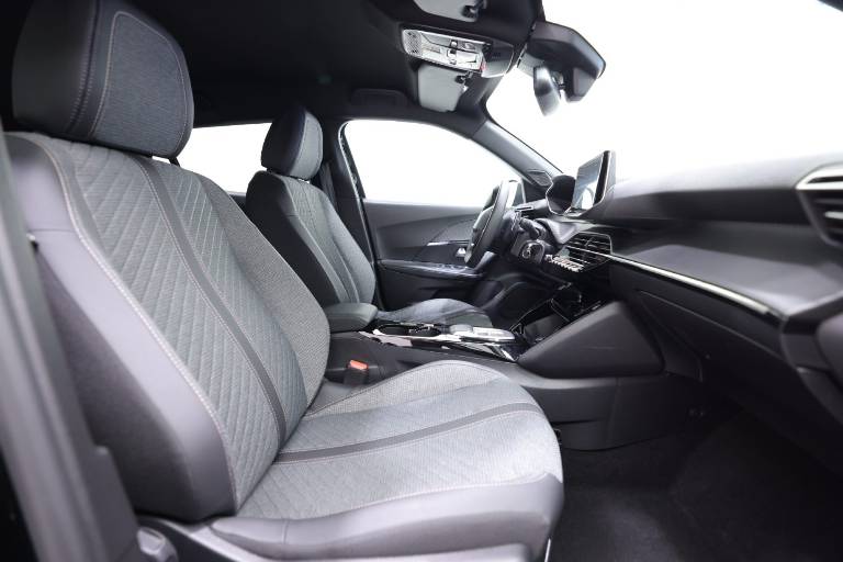 PEUGEOT 2008 46