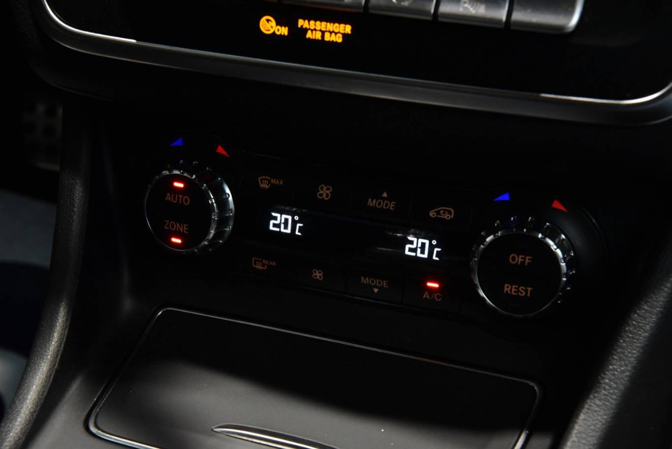 MERCEDES-BENZ GLA 200 49