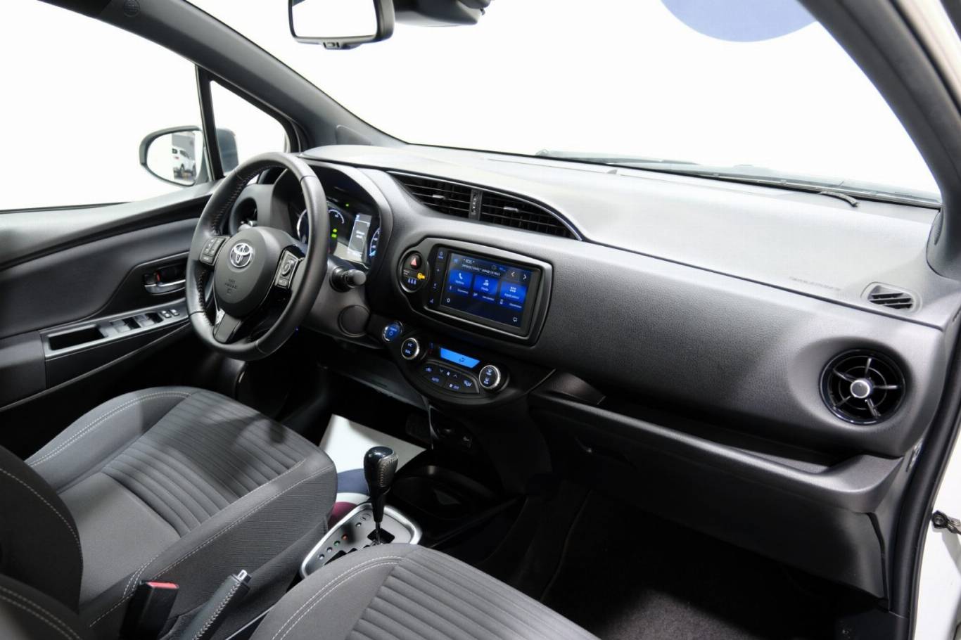 TOYOTA Yaris 47